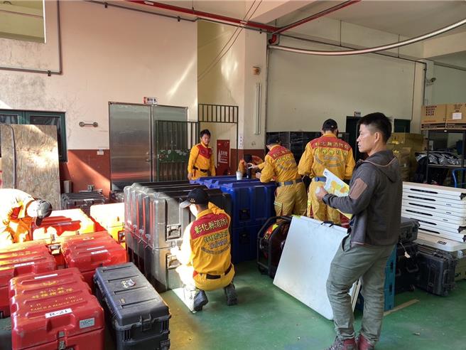 彰化縣消防局完成整備待命，隨時等通知出發支援台中氣爆案。（彰化縣政府提供／葉靜美彰化傳真）