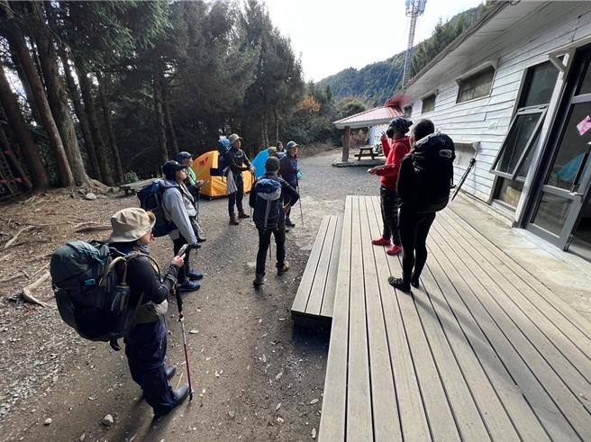 根据消防署统计，国内近年山域事故类型以「迷路」最多，约占事故总数的37％。内政部长刘世芳指出114年春节期间主要有12件山域事故，投入救援人次166人，平均每件须出动13至14人次。（内政部提供／游念育台北传真）