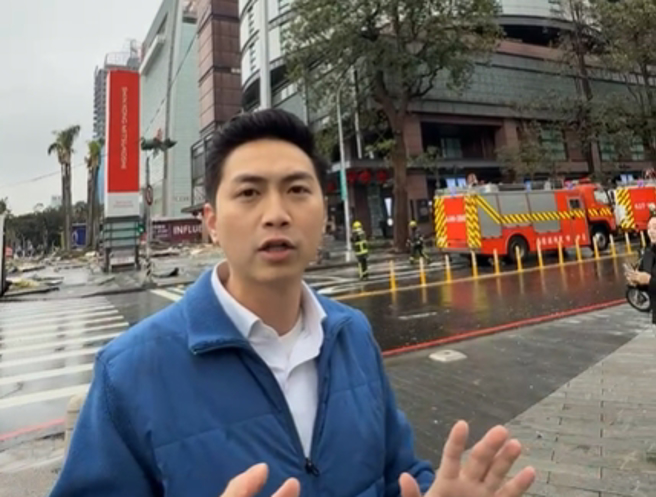 廖偉翔第一時間開直播協助救災資訊傳遞，他強調救災應該是全民優先，勿讓政治凌駕人命。（圖／取自廖偉翔臉書直播）