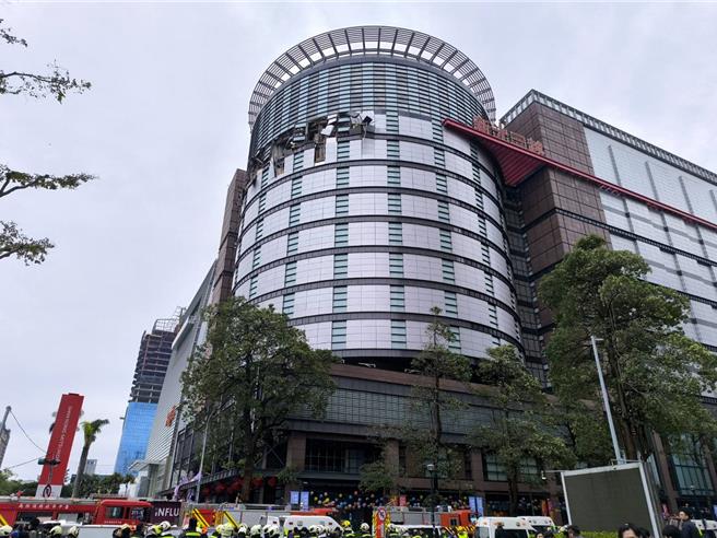  台中新光三越气爆造成多人死伤。（李京升摄）