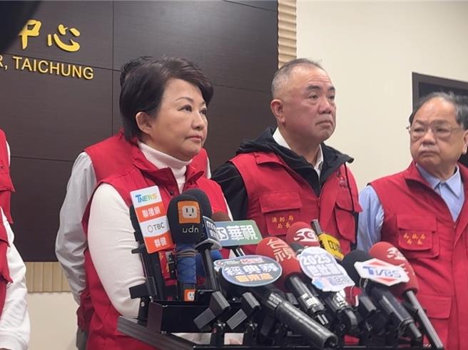 台中新光三越13日傳出氣爆，釀4死29傷慘劇，台中市長盧秀燕表示，目前已要求新光三越停業，有關公安、建管和相關勞動檢查，會持續進行，一直到確定責任，以及安全無虞，才會同意新光復業。（潘虹恩攝）