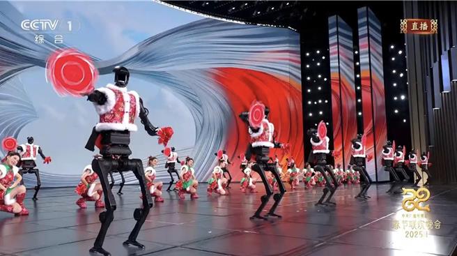 於今年一月大陸央視春晚亮相的同款人形機器人，開價65萬人民幣，12日晚間在電商平台上架後隨即秒殺。（央視頻道）
