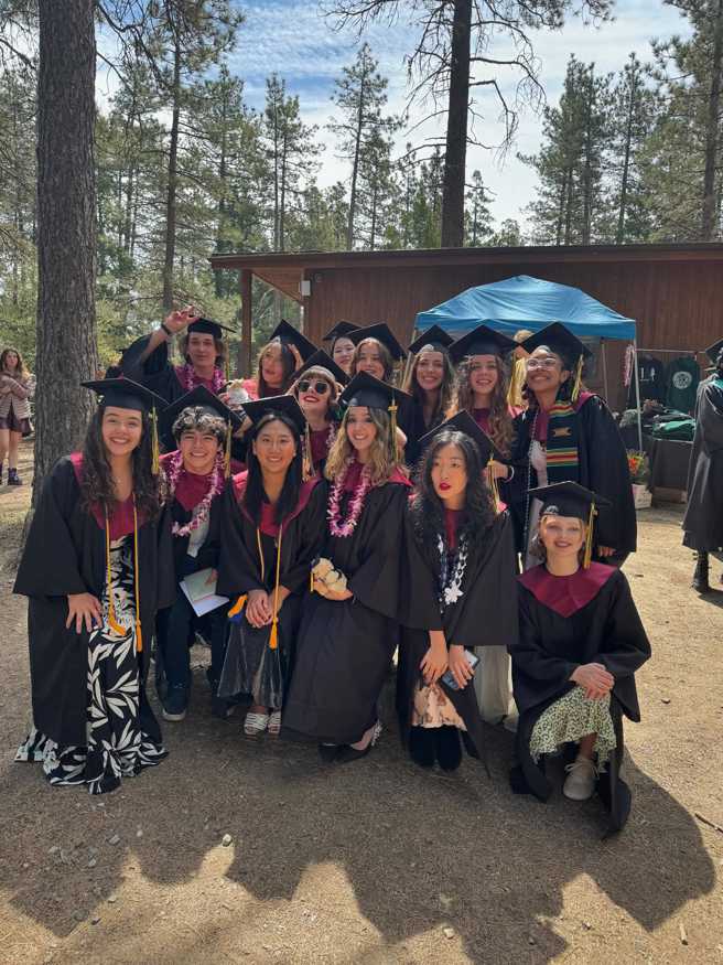 蔡牧霏(前排右2)晒出自己在美国的照片。 （图／摄自FB@蔡牧霏）