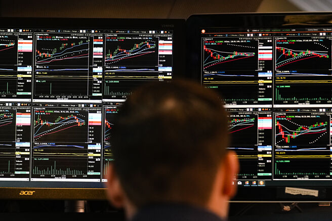 有「股市老先覺」之稱的新光投信董事長劉坤錫表示，今年台股表現刁鑽，預料美股會優於台股。圖／美聯社