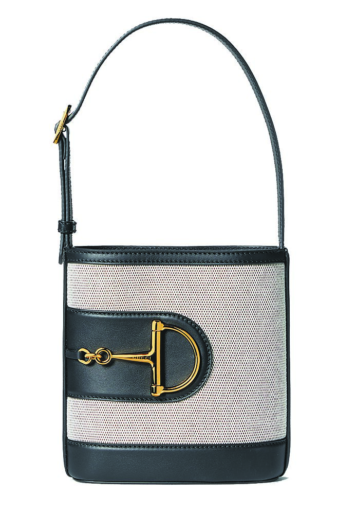 GUCCI 73白色肩背包，7萬4900元。（GUCCI提供）