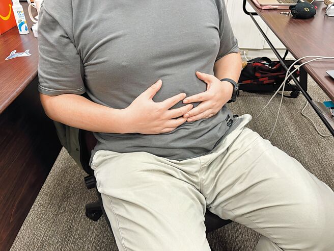 醫師指出，台灣男性30歲後，腹部肥胖及三高問題攀升，除了影響心血管健康，更可能影響性功能。（李念庭攝）