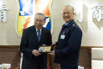 軍友社李棟樑慰訪空作部 感謝官兵捍衛領空