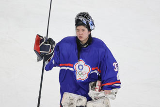 亞冬運》閉幕式中華隊掌旗官出爐 女子冰球守門員徐子庭