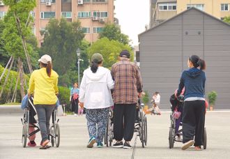 鐘點移工核准6家試辦 全日服務收費最高達3500元