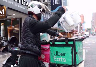 外送员拒收小费 惊吐身价18亿、拥6房 同行这样说