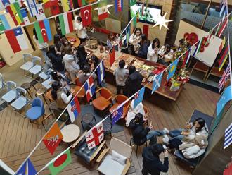 文化大學溫暖迎新年 2025僑外生小年夜圍爐共度佳節