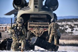 日本採购17架新型CH-47运输直升机 川崎重工将参与