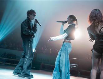 ØZI香港合體Karencici全被拍 大啖美食揭私下真面目