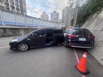 影》車禍上演意外插曲 「側翻車」倒退嚕撞警車糗了