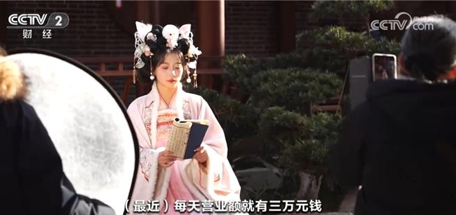 「金庸电影＋」深挖拓展襄阳旅游资源引爆文旅消费热潮。（大陆央视）