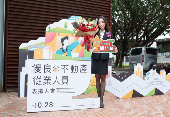 信义房屋竹科店专案经理邱竹仪，凭藉着自己一路以来的经歷，在业务经歷中成就许多感动服务，为自己和他人实现家业梦想。(图/信义房屋 提供)