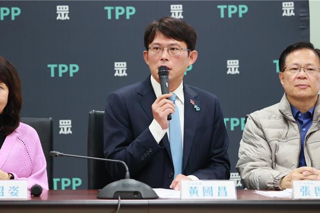 民眾党立院党团总召黄国昌今（14）日表示，税收成长率超过经济成长率两倍，财政部、主计总处难辞其咎。（民眾党团提供）