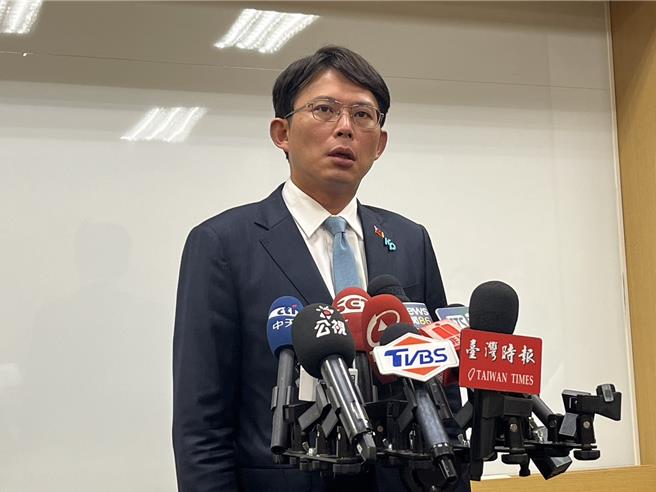 被问到若当选党主席是否在2026选战推出高雄市长人选，或是亲自投入高雄市长选战，对此，黄国昌表示，六都及县市长选举台湾民眾党绝对不会缺席。（洪浩轩摄）