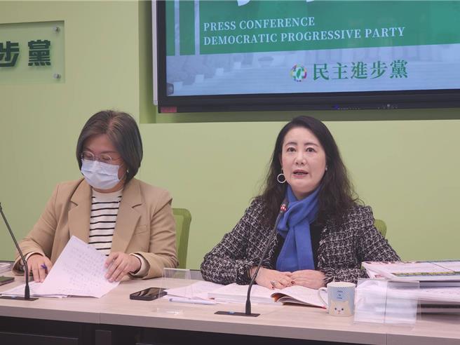 民进党立委、党团干事长吴思瑶表示，删除跟冻结消防预算就是事实，黄国昌等白营立委跟随国民党投票冻删预算，才应该向全民道歉。（黄敬文摄）