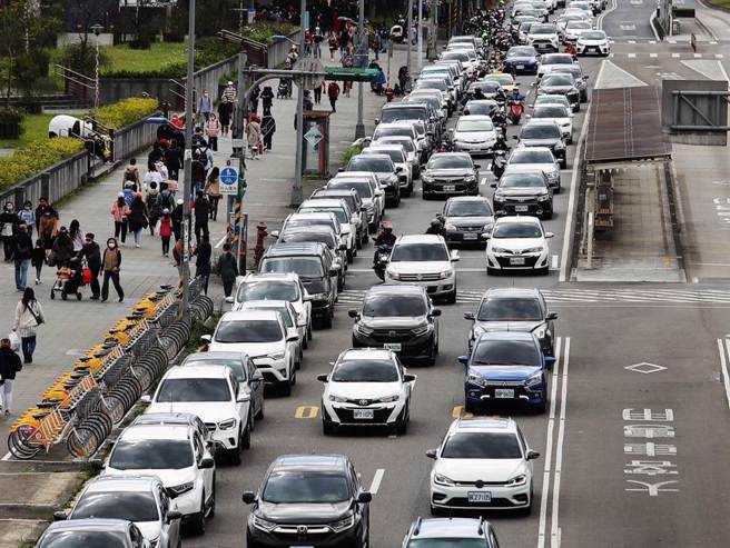 日月潭台21线区间测速去年12月重启，单月取缔1156件。（本报资料照片）