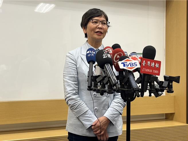 日前蔡壁如在媒體群組傳出一張圖卡，並稱「2/15是顏色的選擇」，遭批評汙辱民眾黨黨徽，對此，蔡璧如澄清，真的是誤傳，但因為她的失誤，造成黨內反彈，她也要為此失誤道歉。（洪浩軒攝）