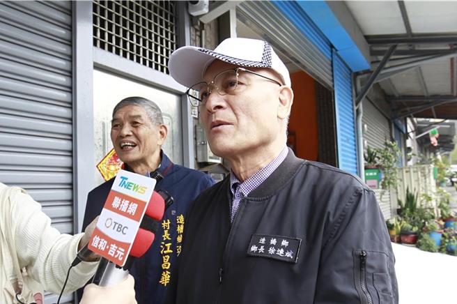 造桥乡长徐连斌表示，已与立委陈超明协调向国土署争取经费，计画将造桥公所周边进行大幅度改造，包括国中国小停车设施的优化，并考量周边住户停车需求，营造友善的休憩空间。（吕丽甄摄）