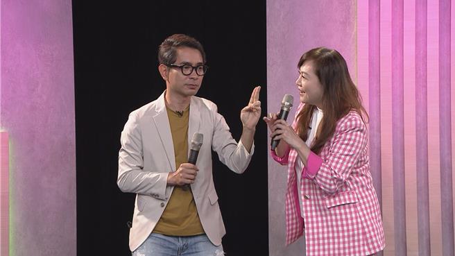 謝其文（左）、楊潔玫示範演技，讓參賽者相當驚艷。（中天綜合台提供）