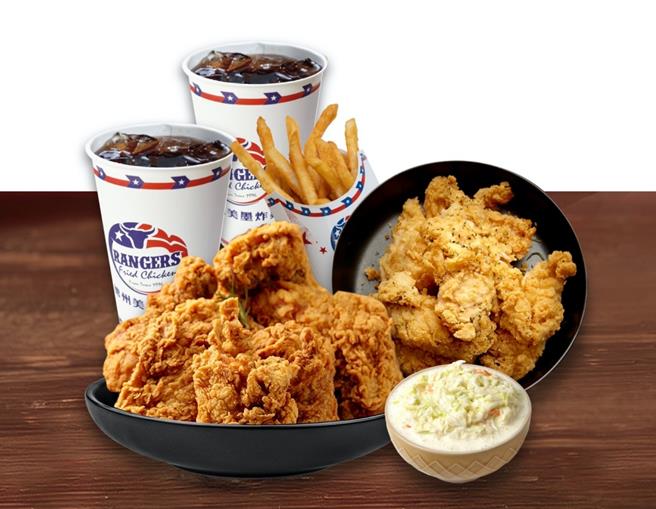 「德州美墨炸鸡」欢庆情人节，推出甜蜜爆击活动，2月16日前，民眾穿着象徵甜蜜浪漫的粉色衣物到店消费「两人双享餐」，并于ig或FB打卡并输入「＃我在美墨情人节快乐」，即赠送卷卷小薯1份。（图／德州美墨炸鸡）