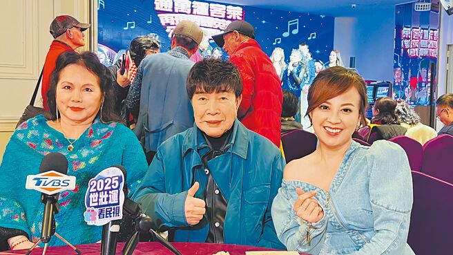 謝雷（中）13日領軍李珮菁（左起）、喬幼等人出席公益演唱記者會。（讀者提供）