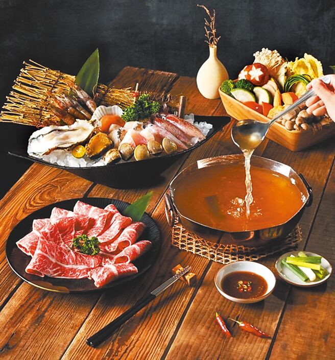 「荿莳叙」限时推买1锅送1锅优惠，甫开幕即吸引大批人潮排队。（裕隆集团提供）