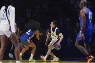 NBA》王鶴棣、Kai Cenat再戰名人賽 田徑選手演出大風車灌籃