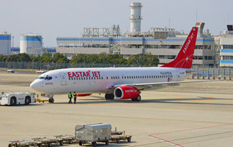 南韓廉航空姐「站機翼自拍」離譜畫面流出！1次犯2大錯