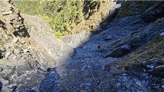 烏拉孟斷崖墜落400米雪地 43歲女山友遺體找到了