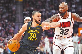 NBA》客场连战 柯瑞照飙分