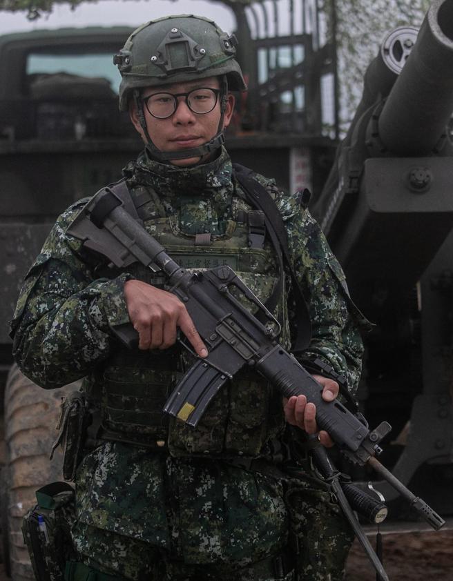 21炮指部炮2营炮3连连士官督导长陈永轩上士。（记者林睿奕摄）