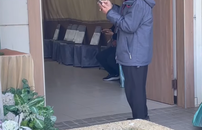 33歲陳姓男樓管剛升課長卻因氣爆身亡，老父親相當悲痛。（翻攝中天新聞）