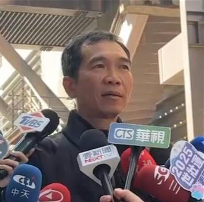 台中新光三越氣爆的2歲女童目前還在中國附醫搶救，當時蔡先生見義勇為，載送鄧姓夫妻及女童就醫。（民眾提供）