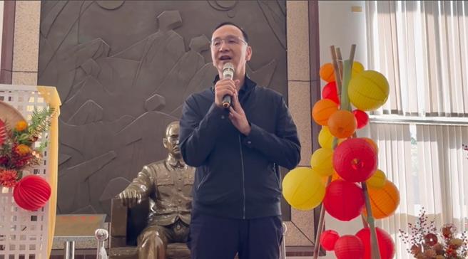 国民党主席朱立伦15日到南投县党部与党员团拜。（冯惠宜摄）