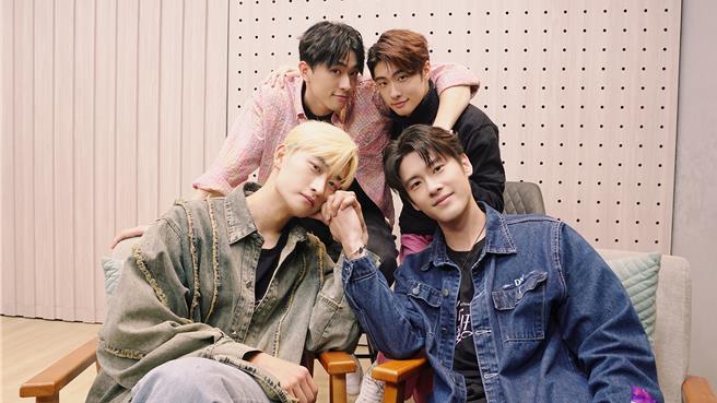 《独占接班人》映后直播，主演群毛祁生（左下）、张家陞（右下）、徐玮泽（左上）、朴靖恒（右上）跟粉丝共度情人节。（LINE TV提供）