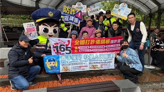 士林分局至鬱金香展執行「精進宣導1357」策略。(翻攝照片／林郁平台北傳真）