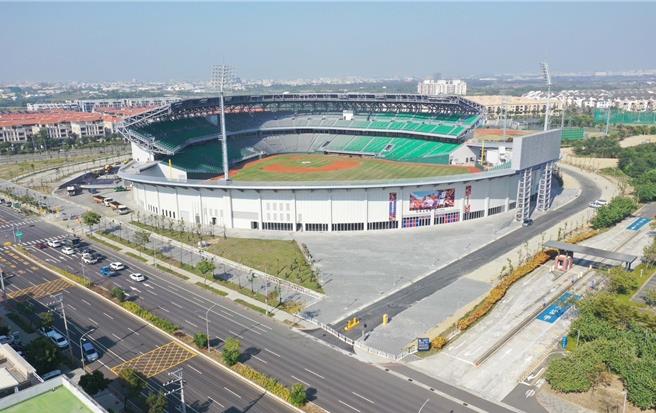 台南市亚太棒球场主场馆落成，周边规画有3座停车场，居民仍担心赛事期间带来周边交通与噪音问题。（台南市体育局提供／程炳璋台南传真）
