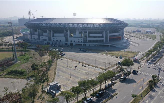 台南市亚太棒球场主场馆落成后，正准备中韩职棒交流赛作为压力测试赛，居民担心带来周边交通与噪音问题。（台南市体育局提供／程炳璋台南传真）