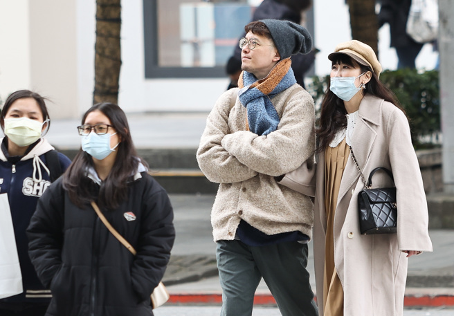 16日大陸冷氣團逐漸南下，北部及宜蘭天氣轉冷，白天高溫約18至20度，比前一天下降8度左右。（示意圖／資料照）