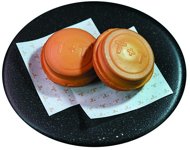 「T＋T」人氣招牌菜「玫瑰鴨．松露．車輪餅」，本季加重了白胡椒風味，使風味層次更明顯。圖／姚舜