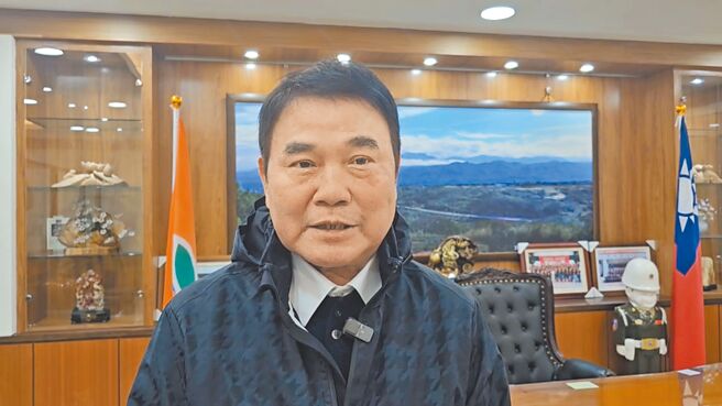 苗栗縣長鍾東錦14日批評，陸委會副主委梁文傑將政治因素介入文化交流，並強調應讓兩岸交流正常化造福人民。（呂麗甄攝）