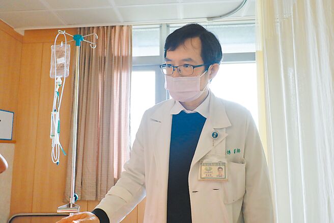 醫師提醒，民眾若長期骨頭疼痛，經治療卻遲遲未改善，就可能是惡性腫瘤引起的骨頭侵蝕，應盡速就醫尋求進一步診斷。（台中慈濟醫院提供／李念庭台北傳真）