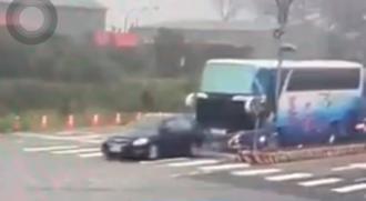 北部進香團遊覽車嘉義車禍 釀24人輕重傷撞擊影片曝光