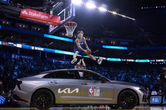 NBA》飛越汽車爆扣！麥克朗連4灌50分滿分 史上首位灌籃大賽3連霸