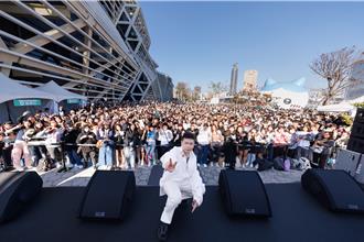 蕭秉治高雄簽票會擠滿5千人！被拱脫衣「那是不可能實現」