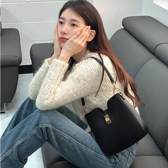 秀智曬Celine新包成焦點 Jessica、蔡思韵等人也搶鮮拎包現身